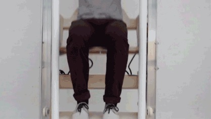 荷兰小伙造了个“升降梯”，不用油不用电，手脚会动就能上楼