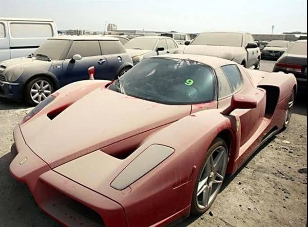 迪拜豪车坟场，千万豪车到处扔 为什么没人要？