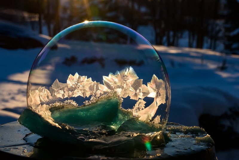大自然创造的魔法水晶球-冰封的肥皂泡